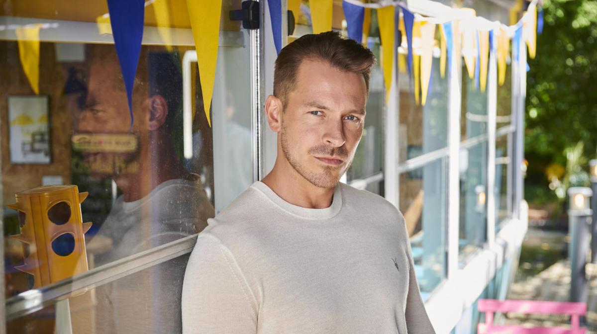 Hollyoaks MENTAL HEALTH: LISTEN UP IN LOCKDOWN