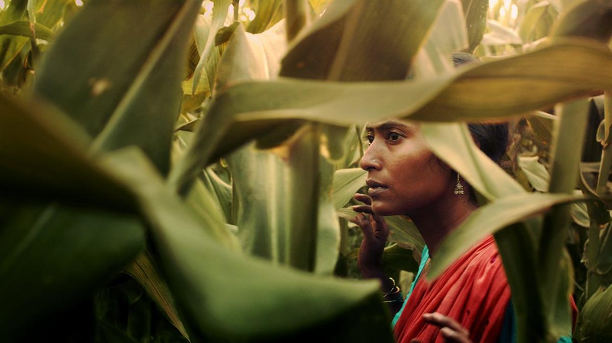 Lalla (played by Mia Maelzer) is a farm labourer in rural India, in short film THE FIELD (2018, Sandhya Suri).